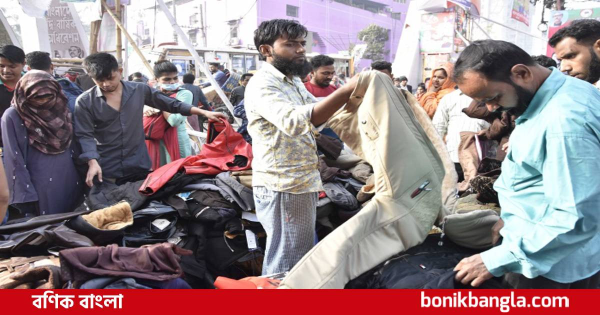 রাজধানীতে ধুমচে বেচাকেনা হচ্ছে গরম কাপড়